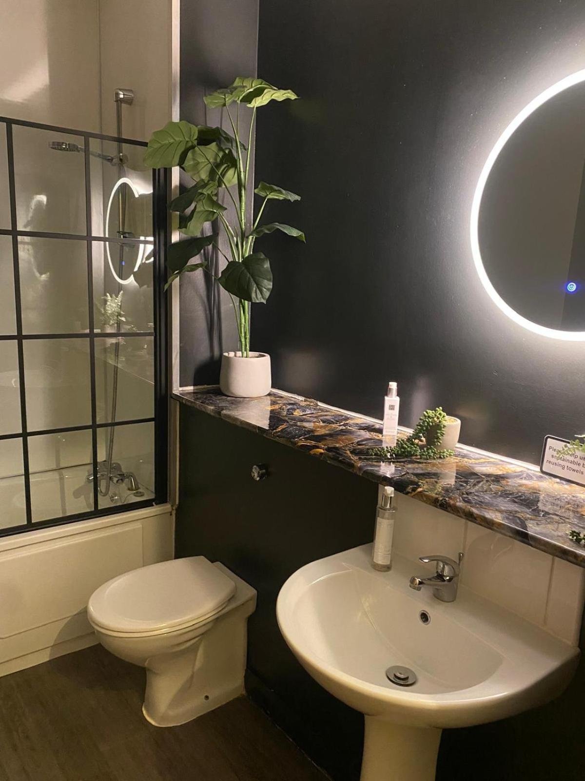 Hastings Apartments Extra Large Self Catering Apt Tourism Certified Free Parking Wifi Белфаст Екстериор снимка